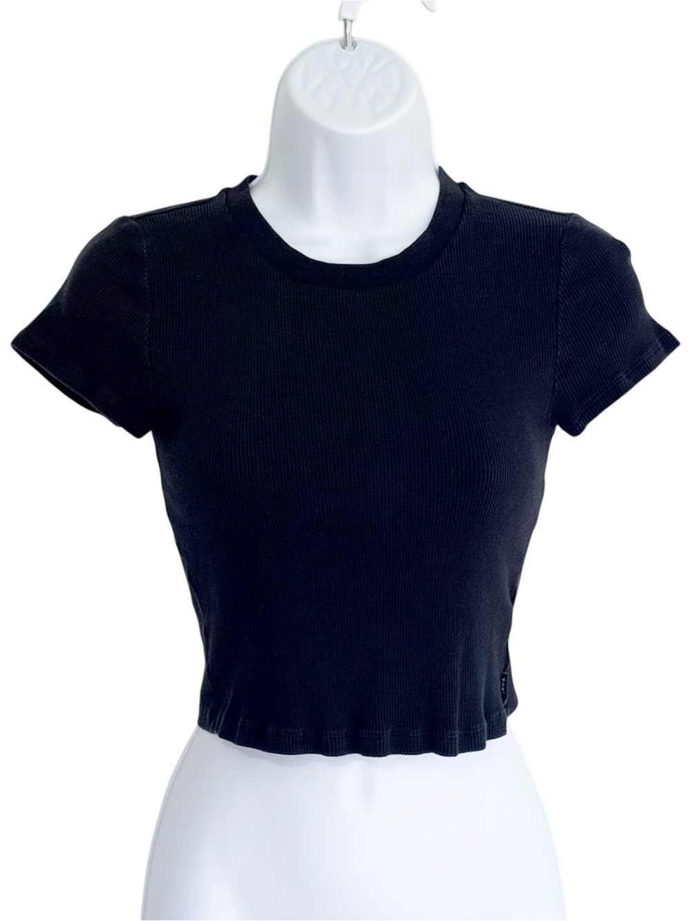 TNA ARITZIA Black Ribbed Baby Tee Crop Top Fitted Model Off Duty Cotton S